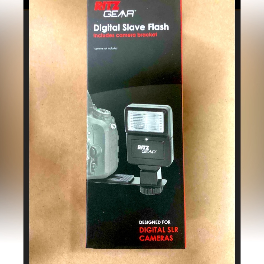 RITZ GEAR Digital Slave Flash Includes camera bracket for digital slr cameras